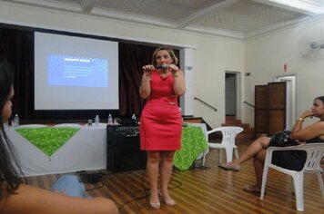 Foto - Palestra sexóloga Carla Cecarello durante Semana da Mulher