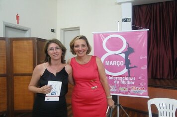 Foto - Palestra sexóloga Carla Cecarello durante Semana da Mulher