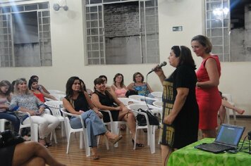 Foto - Palestra sexóloga Carla Cecarello durante Semana da Mulher