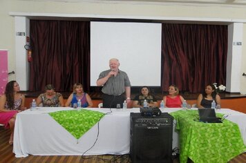 Foto - Palestra sexóloga Carla Cecarello durante Semana da Mulher