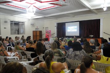 Foto - Palestra sexóloga Carla Cecarello durante Semana da Mulher