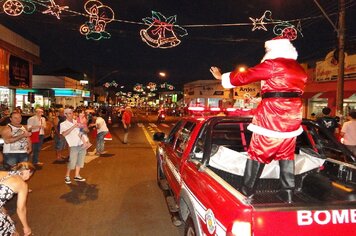 Foto - Papai Noel abre comércio tupãense