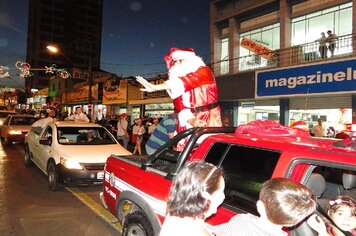 Foto - Papai Noel abre comércio tupãense