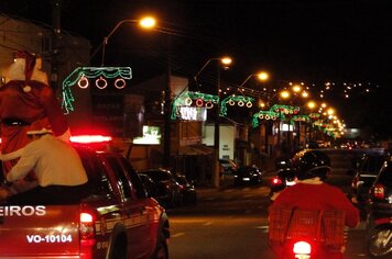 Foto - Papai Noel abre comércio tupãense