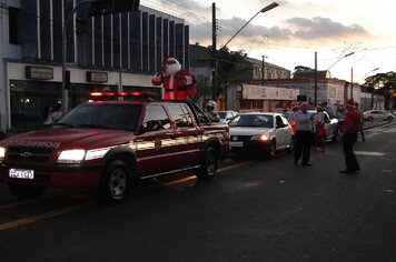 Foto - Papai Noel abre comércio tupãense