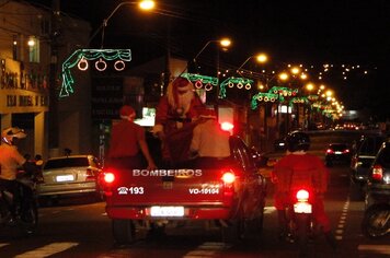 Foto - Papai Noel abre comércio tupãense