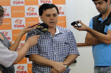 Foto - Prefeito assina e envia a Câmara Projeto de Resolução da Nova Lei das Micro e Pequenas Empresas