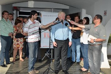 Foto - Prefeito promove cerimônia de entrega de veículos