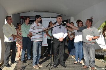 Foto - Prefeito promove cerimônia de entrega de veículos