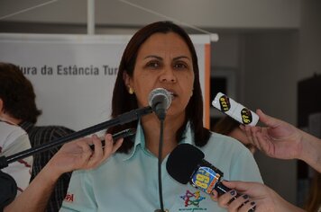 Foto - Prefeito promove cerimônia de entrega de veículos