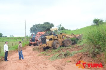 Foto - Prefeitura inicia melhorias no prolongamento da rua Caingangs