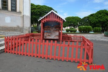 Foto - Prefeitura inicia montagem dos enfeites natalinos de Tupã