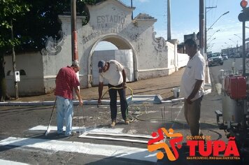 Foto - Prefeitura realiza manutenção constante na sinalização de trânsito