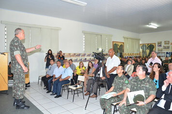 Foto - Tupã recebe visita dos generais;* comandantes militares do Sudeste