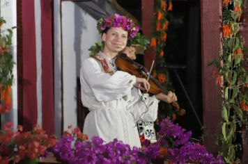 Varpa realiza festa de São João típica da cultura da Letônia