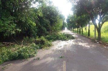 Prefeitura trabalha para recuperar os estragos causados pelo temporal