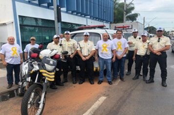 Passeata conscientiza população sobre o trânsito seguro