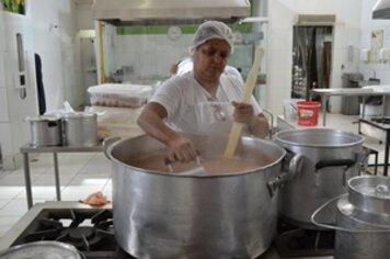 Cozinha piloto prepara 11 mil refeições diariamente