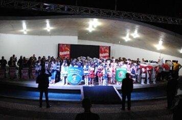 Evento reuniu cerca de 800 pessoas na Praça da Bandeira