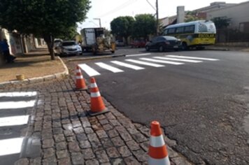 Prefeitura realiza manutenção da sinalização de trânsito na Tapuias