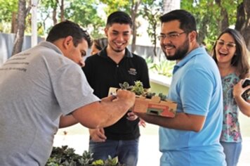 1ª Feira de Cactos e Suculentas reuniu centenas de pessoas