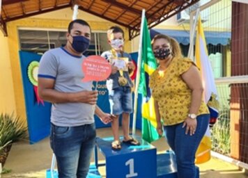 Pais e alunos da Rede Municipal de Ensino participaram de gincana