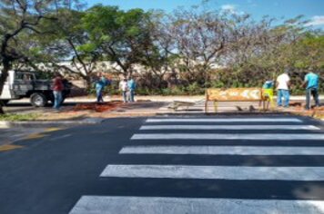 Secretaria implanta faixa elevada defronte à escola Sônia Jerônimo