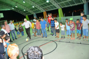 Prefeitura entrega R$ 700 mil investidos na educação;* com quadra e zeladoria na Escola José Maris