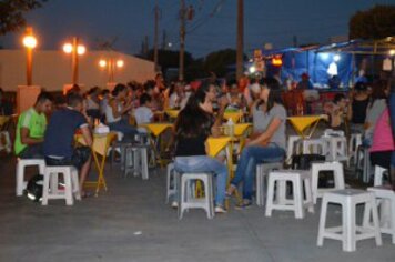 Feira livre da Praça da Figueira terá apresentação do grupo Força Maior