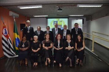 Atleca entrega diploma de presidente honorário ao prefeito