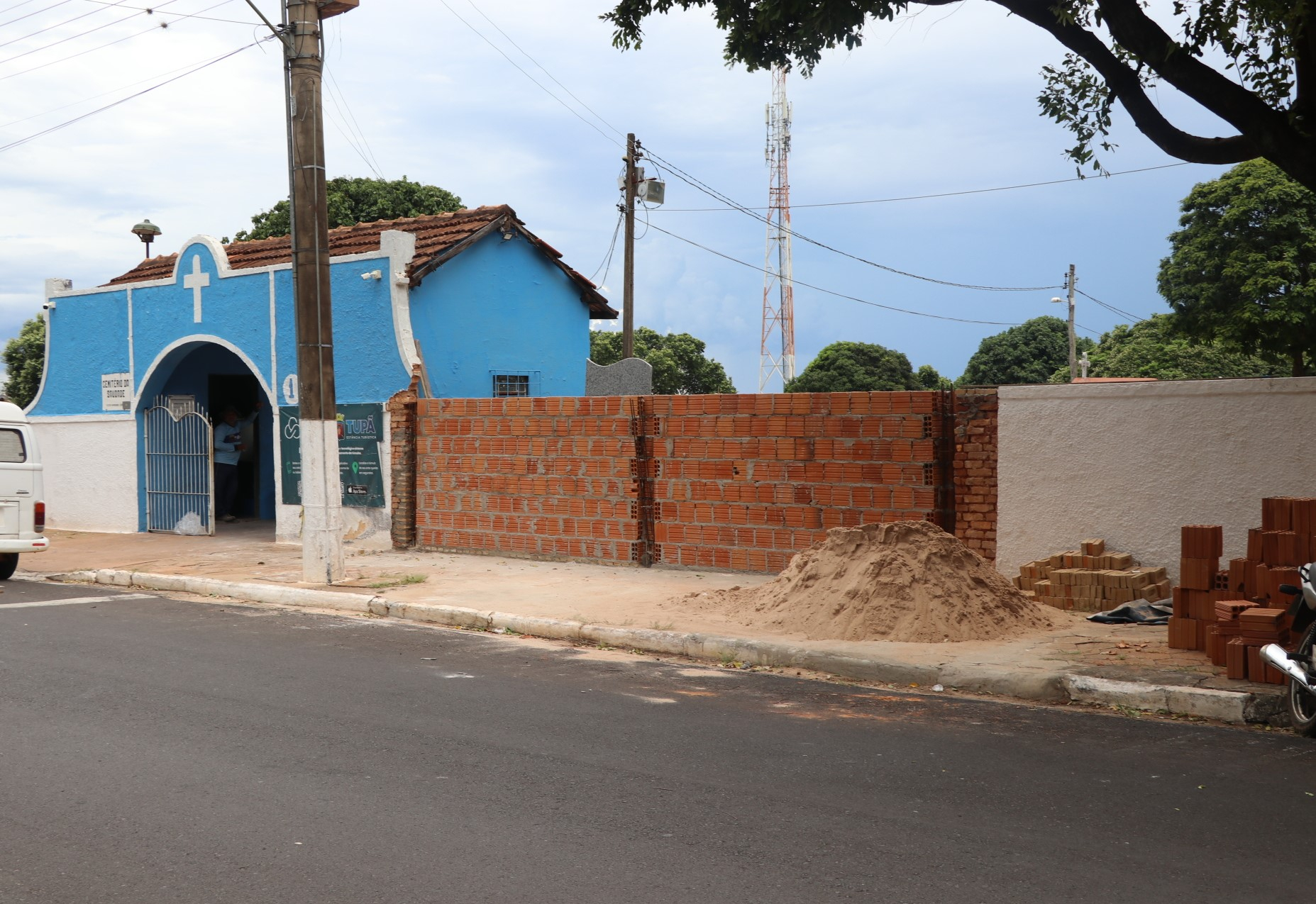 Prefeitura recupera muro do Cemitério danificado em acidente