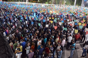 Arraiá do Padroeiro reúne milhares de pessoas na Praça da Bandeira