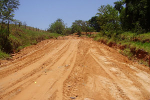 Prefeitura elimina areão na Estrada Sete de Santana