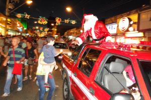 Papai Noel abriu o comércio tupãense na Avenida Tamoios